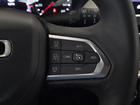 Used 2025 Jeep Compass Limited AWD/4WD image 17