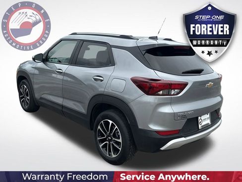 Certified 2026 Chevrolet TrailBlazer LT w/ LT Cold Weather Package FWD image 6
