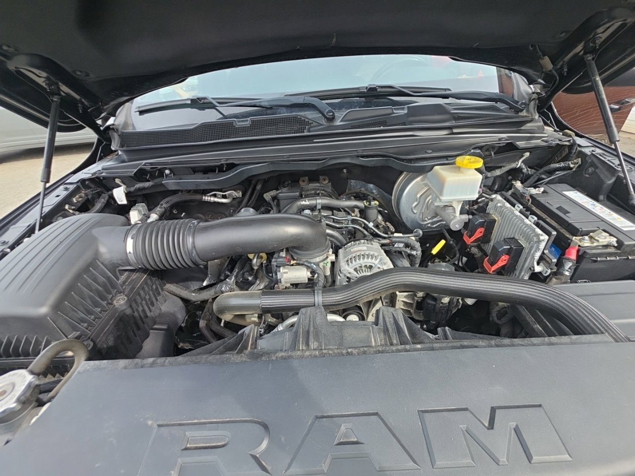 Used 2019 RAM 1500 Laramie AWD/4WD image 14
