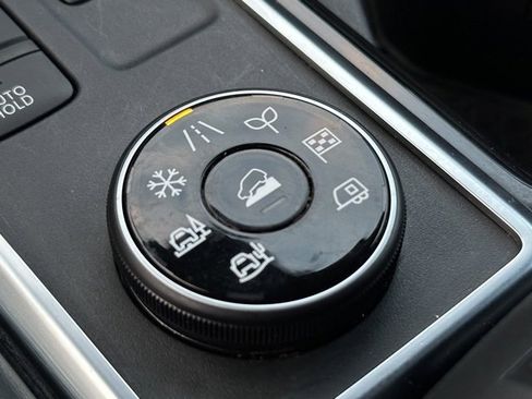 Certified 2023 Nissan Pathfinder SV w/ Black Appearance Package image 36