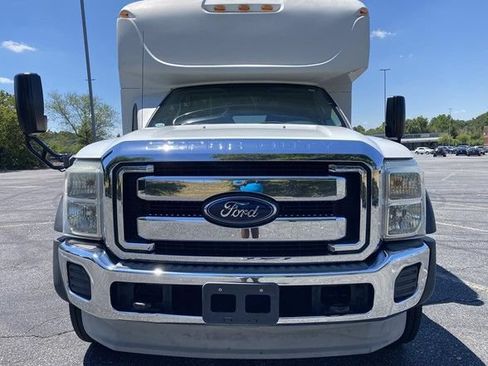 Used 2014 Ford F550 2WD Regular Cab Super Duty image 9