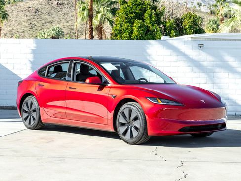 Used 2025 Tesla Model 3 image 2