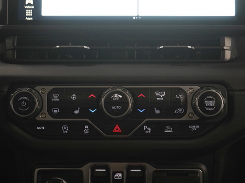 Used 2024 Jeep Wrangler Unlimited Rubicon AWD/4WD image 16