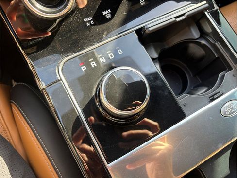 Used 2019 Land Rover Range Rover Velar R-Dynamic SE image 37