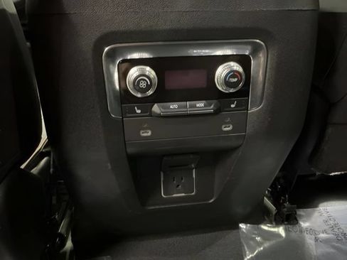 Used 2022 GMC Yukon AT4 AWD/4WD image 24
