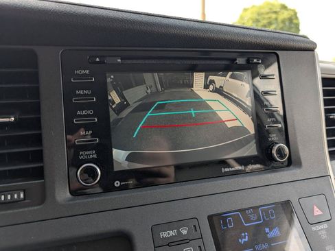 Used 2020 Toyota Sienna XLE w/ XLE Navigation Package FWD image 16