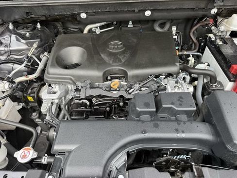 Used 2025 Toyota RAV4 XLE FWD image 33