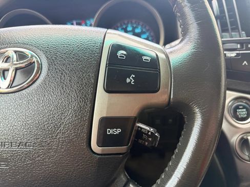 Used 2011 Toyota Land Cruiser w/ Upgrade Pkg AWD/4WD image 28