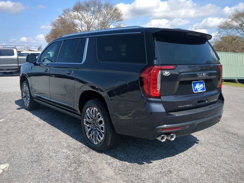 Used 2023 GMC Yukon XL Denali Ultimate image 5