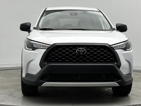 Used 2022 Toyota Corolla Cross L image 2