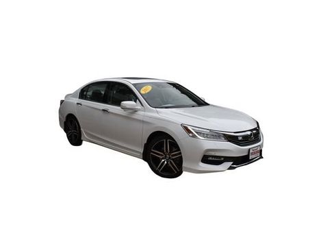 Used 2017 Honda Accord Touring image 2