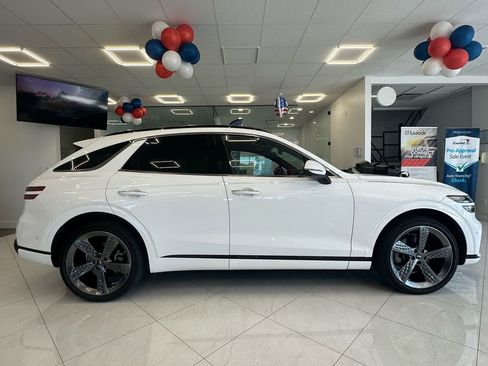 Used 2022 Genesis GV70 2.5T w/ Sport Prestige Package image 5