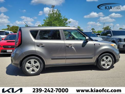Used 2018 Kia Soul w/ Convenience Package FWD image 2