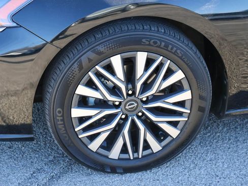 Used 2025 Nissan Altima 2.5 SV FWD image 7