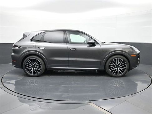 New 2025 Porsche Cayenne Turbo image 33