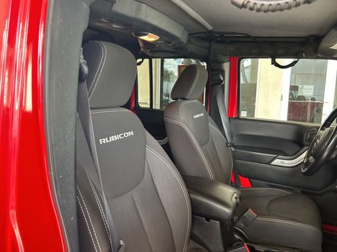 Used 2014 Jeep Wrangler Unlimited Rubicon image 24