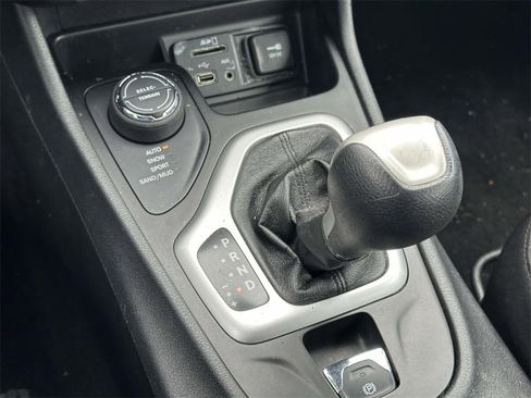 Used 2014 Jeep Cherokee Sport image 30