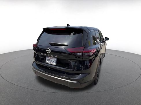 Used 2025 Nissan Rogue SV FWD image 15