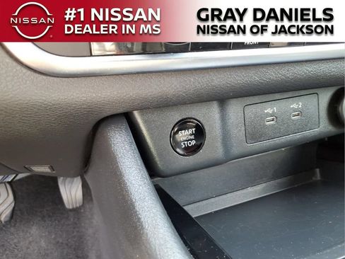 Used 2025 Nissan Rogue SV FWD image 16