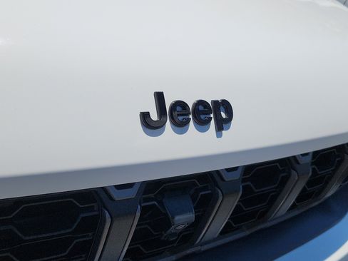 New 2026 Jeep Grand Cherokee Limited AWD/4WD image 15