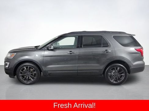 Used 2017 Ford Explorer XLT w/ Equipment Group 202A AWD/4WD image 6