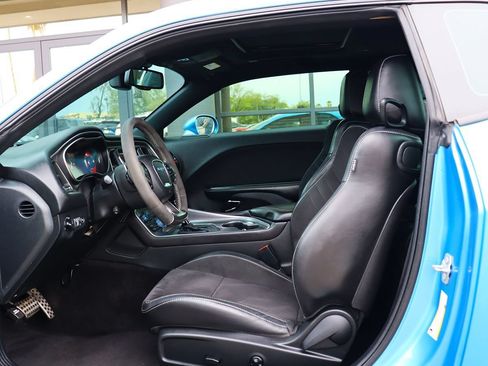 Used 2018 Dodge Challenger SRT Hellcat RWD image 32