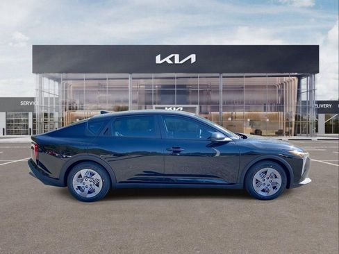New 2025 Kia K4 LX image 9