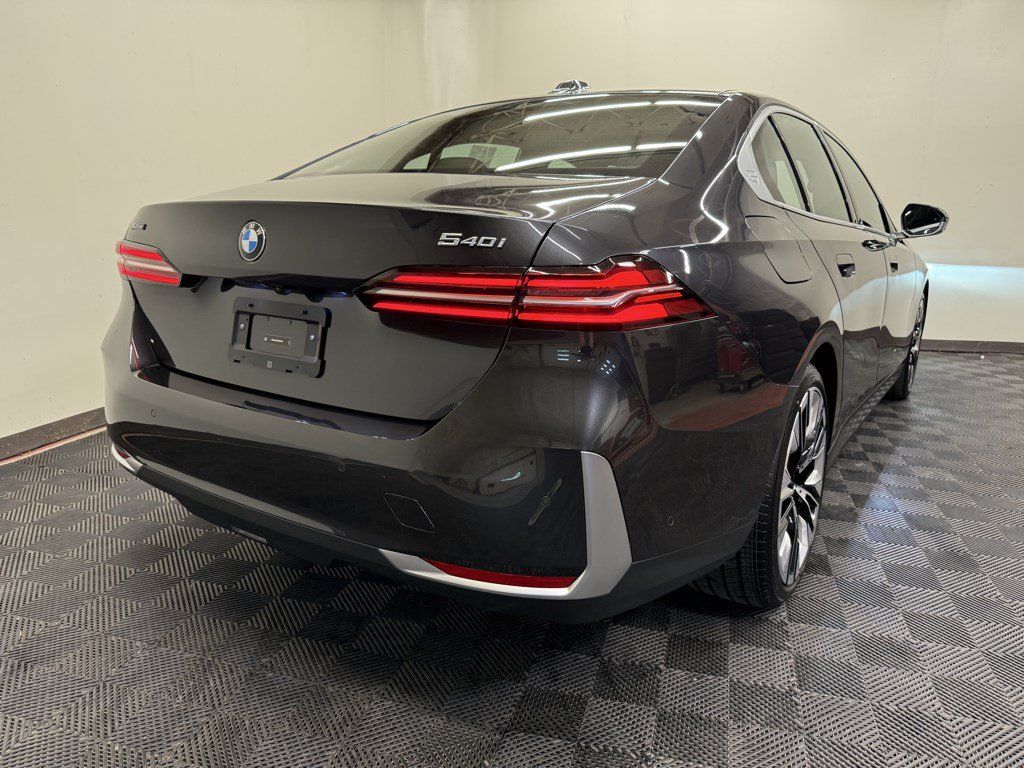 Used 2024 BMW 540i xDrive AWD/4WD image 18