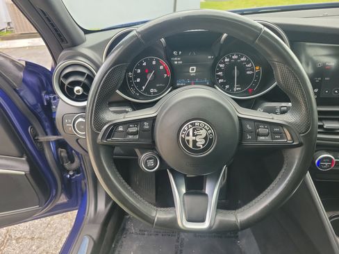 Used 2023 Alfa Romeo Giulia Ti AWD/4WD image 21
