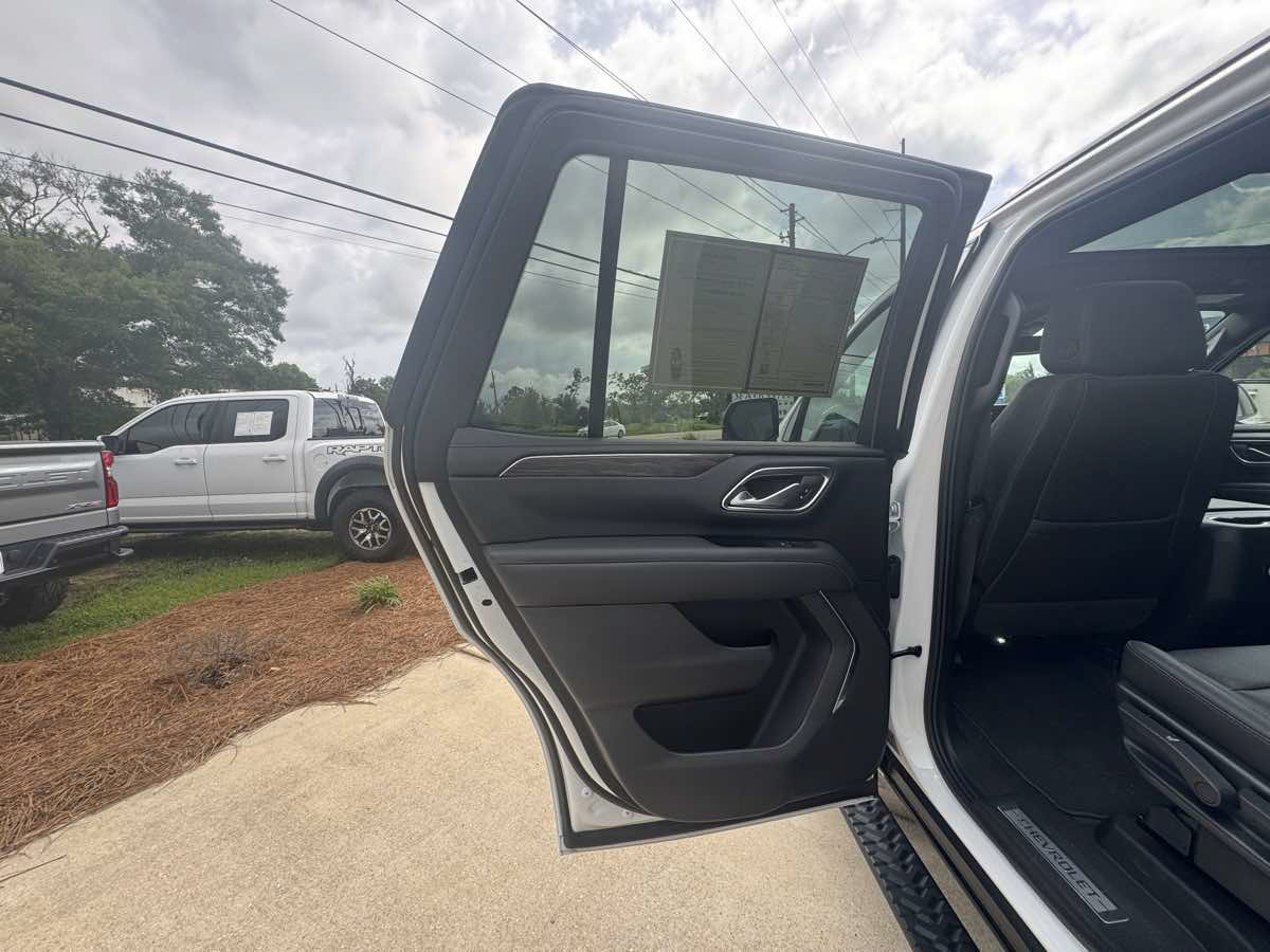 Used 2022 Chevrolet Tahoe Z71 w/ Luxury Package AWD/4WD image 34
