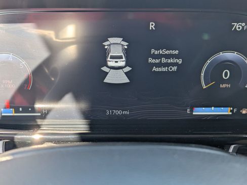 Used 2023 Jeep Wagoneer Series III w/ Preferred Equipment Group image 27