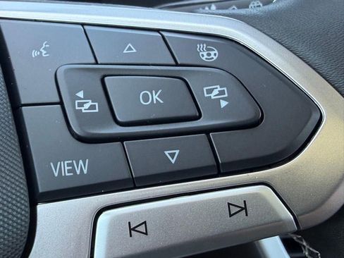 New 2026 Volkswagen Taos SE FWD image 17