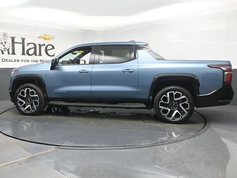 Used 2025 Chevrolet Silverado EV RST AWD/4WD image 46