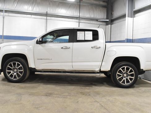 Used 2022 GMC Canyon Denali image 25
