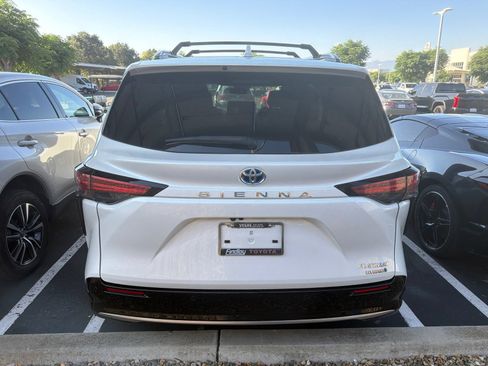 Certified 2023 Toyota Sienna Platinum FWD image 5