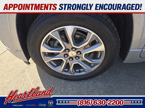 Used 2021 Chevrolet Traverse Premier AWD/4WD image 26