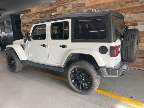 Used 2021 Jeep Wrangler Unlimited Sahara AWD/4WD image 6