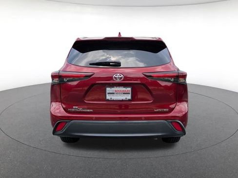 Used 2024 Toyota Highlander Limited FWD image 5