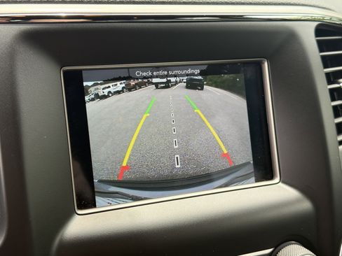 Used 2020 Jeep Grand Cherokee Laredo RWD image 34