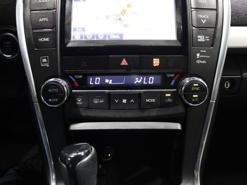 Used 2015 Toyota Camry XSE w/ Advanced Technology Package image 16