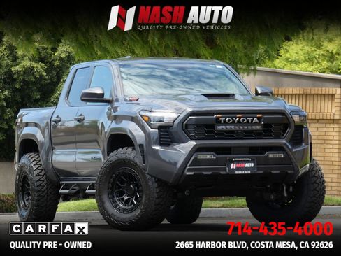 Used 2025 Toyota Tacoma TRD Sport AWD/4WD image 3