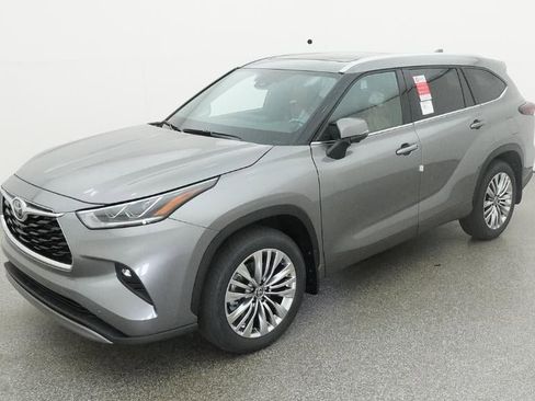 New 2026 Toyota Highlander Platinum AWD/4WD image 1