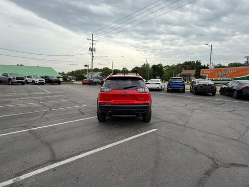 Used 2019 Jeep Cherokee Trailhawk w/ Comfort/Convenience Group AWD/4WD image 12