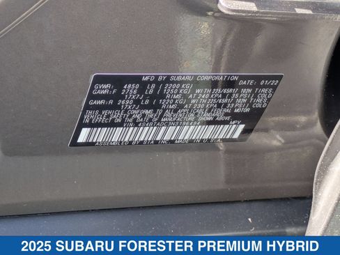 Used 2025 Subaru Forester Premium AWD/4WD image 31