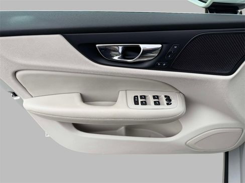 Used 2019 Volvo S60 T8 Inscription image 20