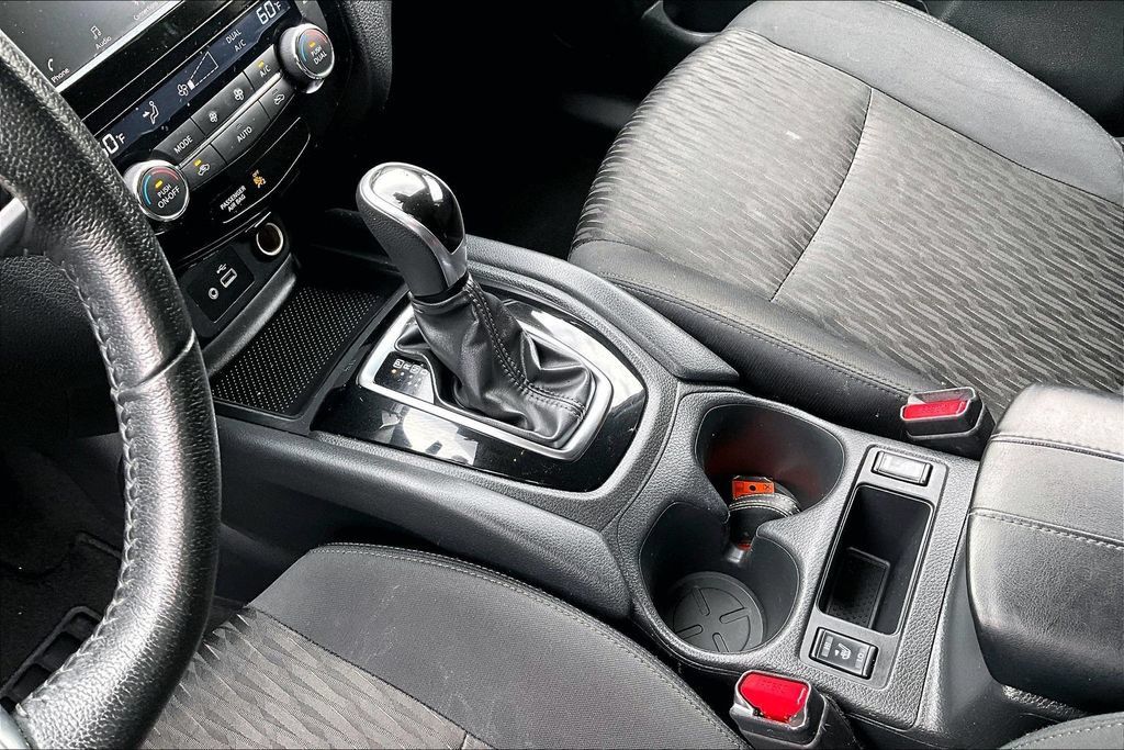 Used 2020 Nissan Rogue SV AWD/4WD image 18