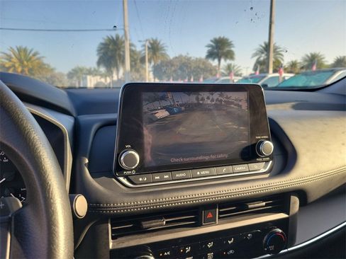 Certified 2025 Nissan Rogue S image 24