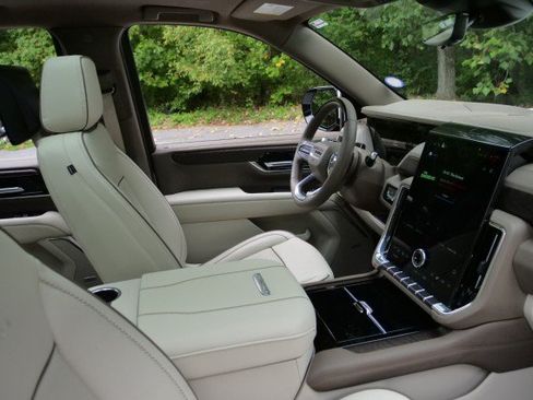 Used 2025 GMC Yukon Denali w/ Denali Reserve Package RWD image 52