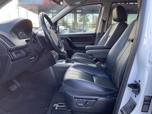 Used 2013 Land Rover LR2 HSE image 9