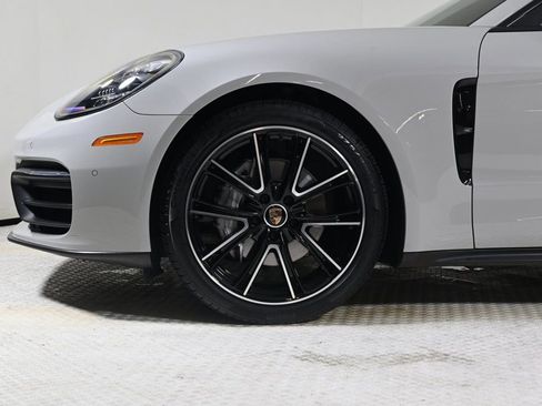 Certified 2022 Porsche Panamera Platinum Edition image 28